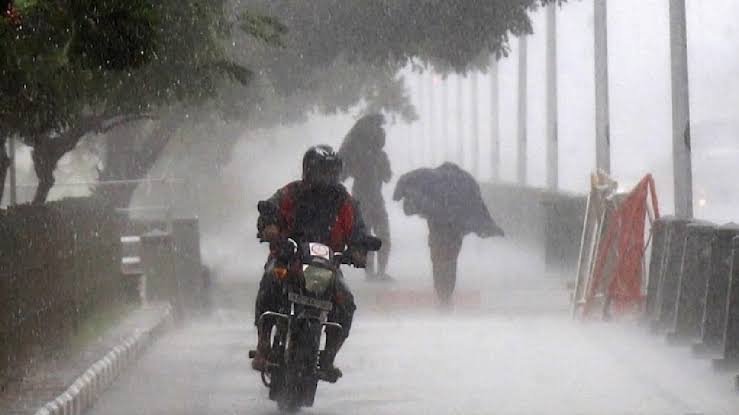 Unseasonal rain with lightning in Ratnagiri