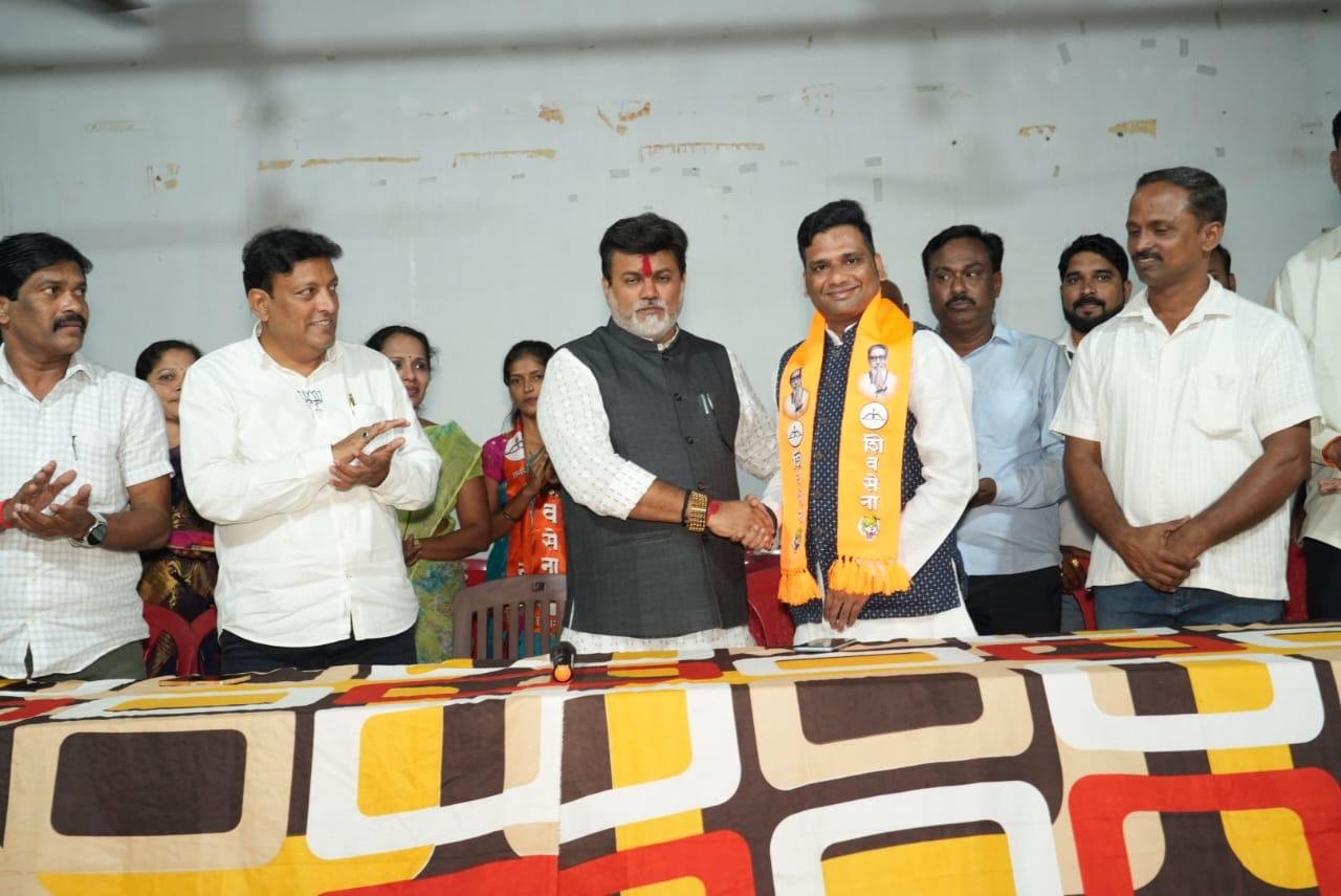 Aam Aadmi Party district president Paresh Pratap Salvi joins Shiv Sena