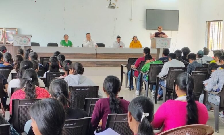 वीर वाजेकर महाविद्यालया